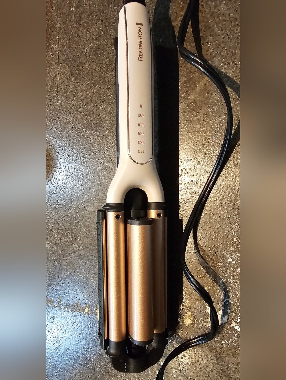 Remington White and Rose Gold Triple Barrel Waver
